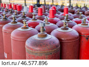 Красные баллоны с газом. Стоковое фото, фотограф Евгений Софронеев / ТАСС / Фотобанк Лори