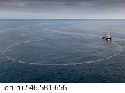 Постановка кошелькового невода рыболовецкой бригадой. Стоковое фото, фотограф Сергей Красноухов / ТАСС / Фотобанк Лори