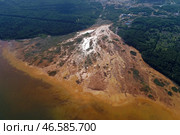 Водоем, загрязненный осадками металлов. Стоковое фото, фотограф Донат Сорокин / ТАСС / Фотобанк Лори