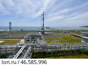 Завод по производству сжиженного природного газа и терминал отгрузки нефти. Стоковое фото, фотограф Юрий Смитюк / ТАСС / Фотобанк Лори