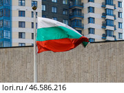 Государственный флаг Республики Болгария, развевающийся на ветру (2022 год). Стоковое фото, фотограф Михаил Метцель / ТАСС / Фотобанк Лори