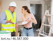 Engineer and designer disputing about signing contract. Стоковое фото, фотограф Яков Филимонов / Фотобанк Лори