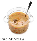 Кастрюля с вкусным ячменным супом на белом фоне. Стоковое фото, фотограф Pixel_shot / Фотобанк Лори