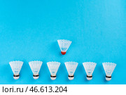 Arrangement of shuttlecocks on a blue background. Стоковое фото, фотограф Сергей Толмачёв / Фотобанк Лори