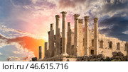 Temple of Zeus, Jordanian city of Jerash (Gerasa of Antiquity), capital and largest city of Jerash Governorate, Jordan. Against the background of a beautiful sky with clouds (2016 год). Стоковое фото, фотограф Владимир Журавлев / Фотобанк Лори