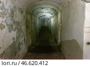 Подземная потерна одного из береговых укреплений периода второй мировой войны. An underground postern of one of the coastal fortifications of the Second World War period. (2012 год). Стоковое фото, фотограф Татьяна Д / Фотобанк Лори