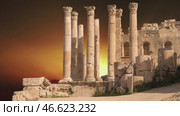 Temple of Zeus, Jordanian city of Jerash (Gerasa of Antiquity), capital and largest city of Jerash Governorate, Jordan. Against the background of the sunset. Стоковое видео, видеограф Владимир Журавлев / Фотобанк Лори