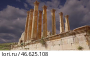 Temple of Zeus, Jordanian city of Jerash (Gerasa of Antiquity), capital and largest city of Jerash Governorate, Jordan. Against the background of a beautiful sky with clouds. 4K, time lapse, with zoom. Стоковое видео, видеограф Владимир Журавлев / Фотобанк Лори