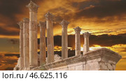 Temple of Zeus, Jordanian city of Jerash (Gerasa of Antiquity), capital and largest city of Jerash Governorate, Jordan. Against the background of the sunset. 4K, time lapse, with zoom. Стоковое видео, видеограф Владимир Журавлев / Фотобанк Лори
