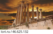 Temple of Zeus, Jordanian city of Jerash (Gerasa of Antiquity), capital and largest city of Jerash Governorate, Jordan. Against the background of the sunset. 4K, time lapse, with zoom. Стоковое видео, видеограф Владимир Журавлев / Фотобанк Лори