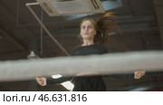 Young attractive woman in sport clothes jumping over the rope on boxing ring. Стоковое видео, видеограф Константин Шишкин / Фотобанк Лори