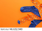 Разные хлопчатобумажные носки на цветном фоне. Стоковое фото, фотограф Pixel_shot / Фотобанк Лори
