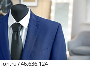 Манекен с мужским костюмом в магазине. Стоковое фото, фотограф Pixel_shot / Фотобанк Лори