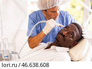 Specialist administers cosmetic treatment. Стоковое фото, фотограф Яков Филимонов / Фотобанк Лори