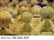 Православные священнослужители в праздничных одеяниях на литургии. Стоковое фото, фотограф Михаил Терещенко / ТАСС / Фотобанк Лори