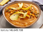 Чаша вкусного супа из чечевицы на столе, крупным планом. Стоковое фото, фотограф Pixel_shot / Фотобанк Лори