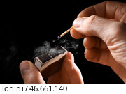 Человек поразительный матч на темном фоне. Стоковое фото, фотограф Pixel_shot / Фотобанк Лори