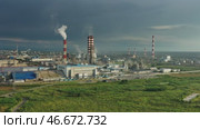 Oil and gas refinery plant. Стоковое видео, видеограф Михаил Коханчиков / Фотобанк Лори