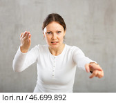 Woman argues while pointing accusingly with fury and anger. Стоковое фото, фотограф Яков Филимонов / Фотобанк Лори
