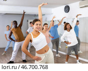 Women and men dancing synchronous group choreography in dance hall. Стоковое фото, фотограф Яков Филимонов / Фотобанк Лори