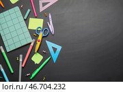 Школьные принадлежности на доске. Празднование Дня Пи. Стоковое фото, фотограф Pixel_shot / Фотобанк Лори
