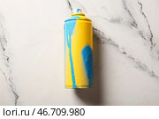 Аэрозольный баллончик на мраморном фоне. Стоковое фото, фотограф Pixel_shot / Фотобанк Лори