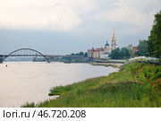 Летний вид на Рыбинский мост и Спасо-Преображенский собор. Город Рыбинск, Ярославская область, Россия (2024 год). Стоковое фото, фотограф Елена Коромыслова / Фотобанк Лори