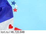 Французский флаг со звездами и сердцем на синем фоне. Празднование Дня взятия Бастилии. Стоковое фото, фотограф Pixel_shot / Фотобанк Лори