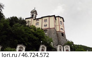 Локарно, церковь Мадонна дель Сассо. Швейцария. Пасмурный день. Locarno, Church of Madonna del Sasso. Switzerland. It's a nasty day. Стоковое видео, видеограф Горшков Александр / Фотобанк Лори