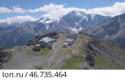 Spectacular view from Observatory of mountain ranges with snow-capped peaks in summer. Стоковое фото, фотограф David Kashakhi / Фотобанк Лори
