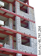 Фасад современного строящегося высотного здания. The facade of modern residential building under construction. Стоковое фото, фотограф Татьяна Д / Фотобанк Лори