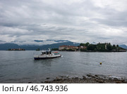 Паром на озере Маджоре (Maggiore) в Пьемонте, Италия (2018 год). Редакционное фото, фотограф Дымов Игорь / Фотобанк Лори