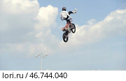 Yekaterinburg, Russia-August, 2019: Man performs on snowmobile. Редакционное фото, фотограф David Kashakhi / Фотобанк Лори