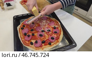 A fun-loving boy learns to make pizza, experimenting with toppings and enjoying every step of the process. Cooking magic. Стоковое видео, видеограф Ирина Старикова / Фотобанк Лори