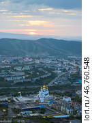Город Петропавловск-Камчатский, Камчатский край, Дальний Восток России. Вид сверху на Собор Троицы Живоначальной. Красивый утренний городской пейзаж. Восход солнца. Стоковое фото, фотограф Андрей Степанов / Фотобанк Лори