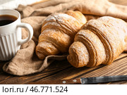 Вкусные круассаны на столе, крупным планом. Стоковое фото, фотограф Pixel_shot / Фотобанк Лори