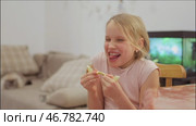 Child tasting a sour lemon and reacting with a playful facial expression. Стоковое видео, видеограф Дмитрий Наумов / Фотобанк Лори