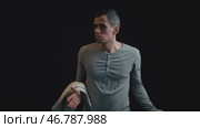 Man disoriented in engulfing darkness seeks right way. Стоковое видео, видеограф Илья Шаматура / Фотобанк Лори