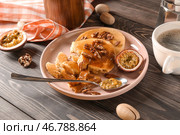 Вкусные блины с маракуйей и орехами на деревянном столе. Стоковое фото, фотограф Pixel_shot / Фотобанк Лори