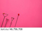 Логопедические средства коррекции речи на цветном фоне. Стоковое фото, фотограф Pixel_shot / Фотобанк Лори