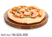 Тарелка с вкусной пиццей из морепродуктов на белом фоне. Стоковое фото, фотограф Pixel_shot / Фотобанк Лори