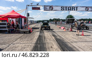 FINOWFURT, GERMANY - JUNE 28, 2024: Start of the race. View from the starting line. Roadrunner's Paradise Race 61 Festival. Редакционное фото, фотограф Sergey Kohl / Фотобанк Лори