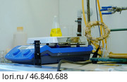 Chemical process. Stock footage.Heating and rinsing of test tubes in which special liquids are kneaded and checked. Стоковое фото, фотограф Данил Руденко / Фотобанк Лори