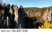 Stunning, unique cliffs near Prague during sunset, Czech Republic landscape. Media. Forested valley with mountains. Стоковое фото, фотограф Данил Руденко / Фотобанк Лори