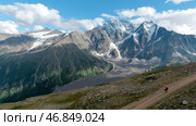View from the hill top of endless snow capped mountain range. Clip. Amazing white snow covered mountain peaks. Стоковое фото, фотограф Данил Руденко / Фотобанк Лори