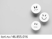 Рейтинг улыбок на светлом фоне. Концепция опыта клиента. Стоковое фото, фотограф Pixel_shot / Фотобанк Лори