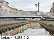 Весенний Петербург. Канал Грибоедова около Львиного моста. Отражения (2014 год). Стоковое фото, фотограф Александр Алексеев / Фотобанк Лори