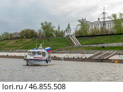 Патрульный катер ГИМС МЧС в акватории реки Тура города Тюмени (2024 год). Редакционное фото, фотограф Sergey Rusanov / Фотобанк Лори