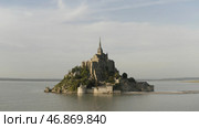 Aerial panoramic view of unique temple on the island surrounded by the sea on blue cloudy sky background. Стоковое фото, фотограф David Kashakhi / Фотобанк Лори