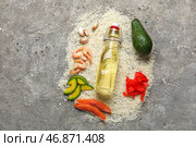 Композиция с бутылкой рисового уксуса и различными ингредиентами для приготовления суши-роллов на фоне гранж. Стоковое фото, фотограф Pixel_shot / Фотобанк Лори